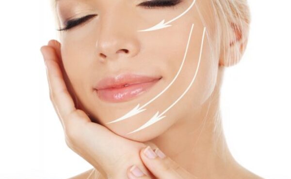 Masaż twarzy – 5 prostych ruchów, aby nasza twarz była promienna i gładka
