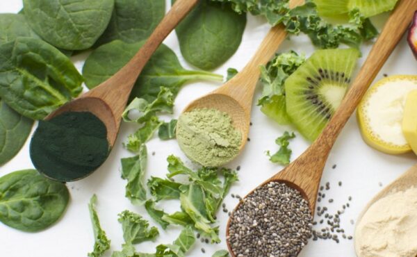Biotyna, spirulina, jojoba i kiwi…