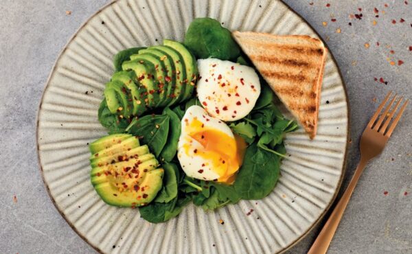 Co na śniadanie? Jajko ze szpinakiem i rukolą!